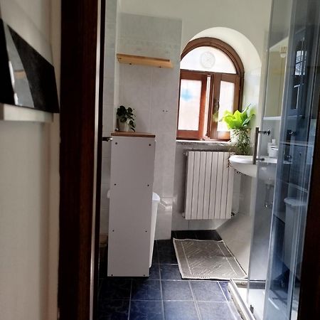 La Rosa Gialla Varallo Bilik gambar